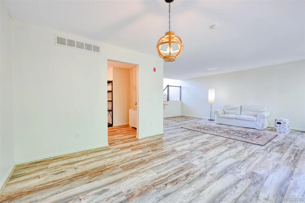 42262 Saratoga Circle Canton Charter Township, MI 48187