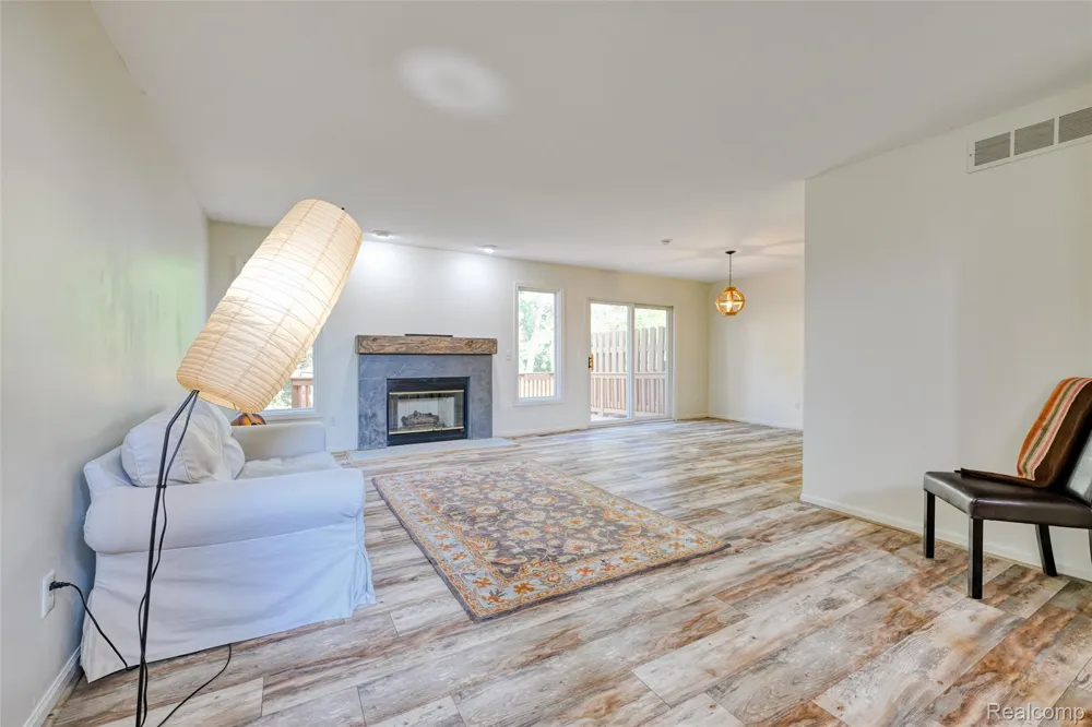 42262 Saratoga Circle Canton Charter Township, MI 48187