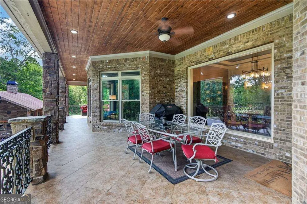 456 E Valley RD NE Rydal, GA 30171