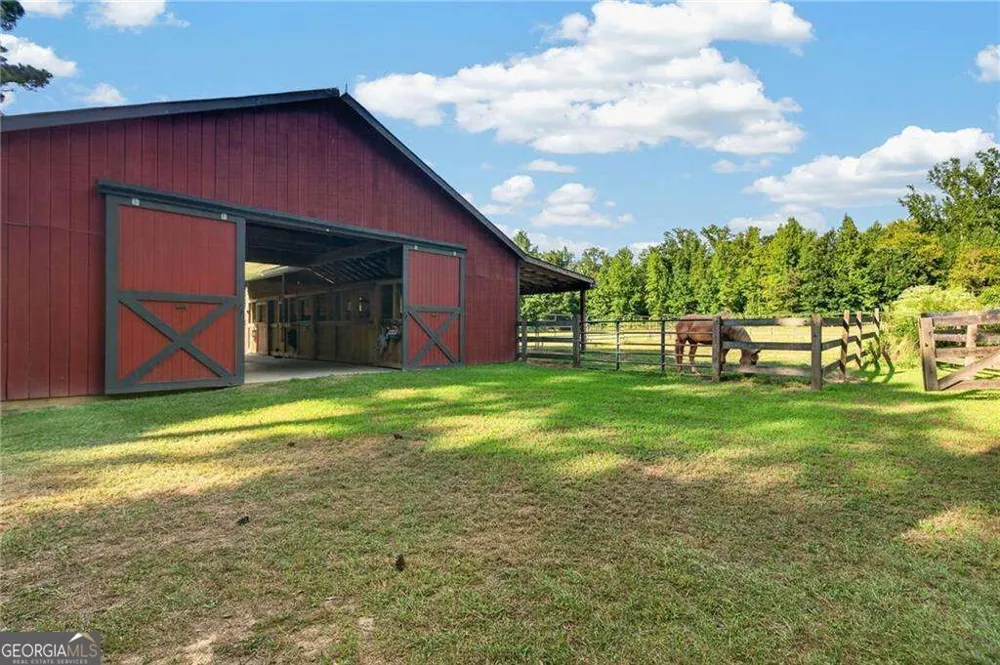 456 E Valley RD NE Rydal, GA 30171