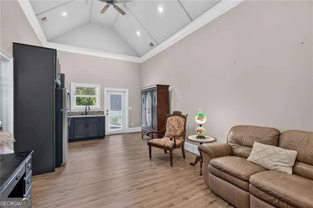 456 E Valley RD NE Rydal, GA 30171