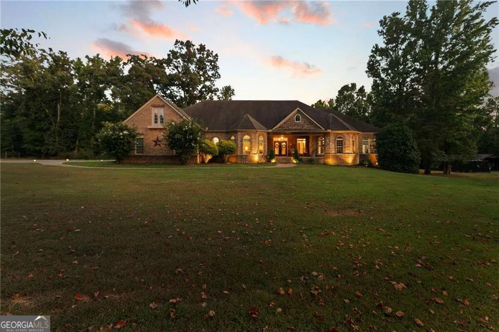 456 E Valley RD NE Rydal, GA 30171