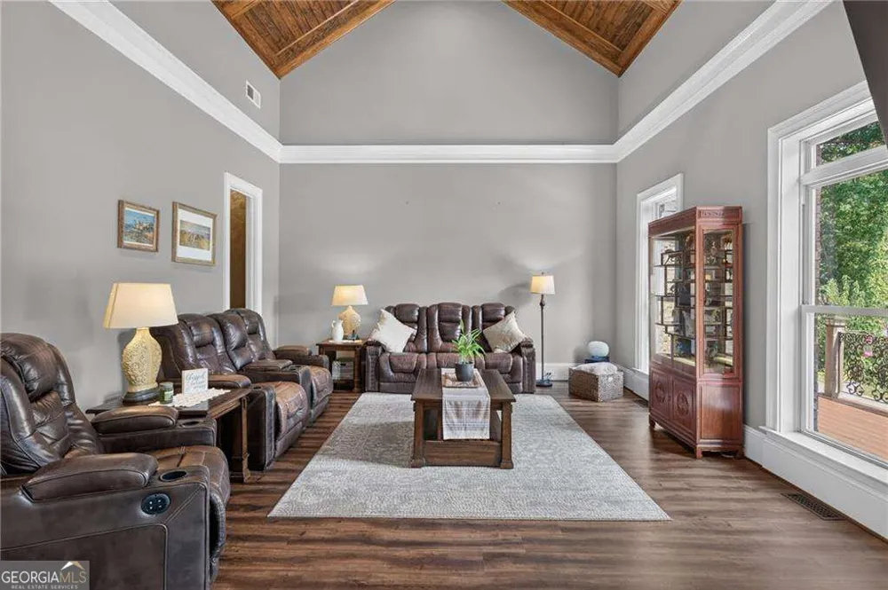 456 E Valley RD NE Rydal, GA 30171