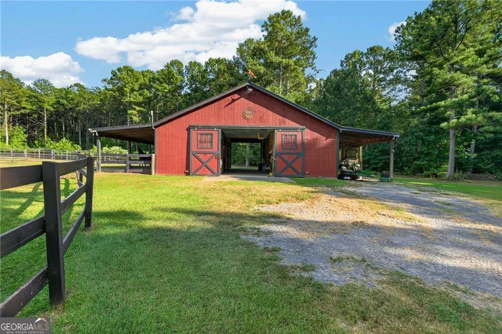 456 E Valley RD NE Rydal, GA 30171