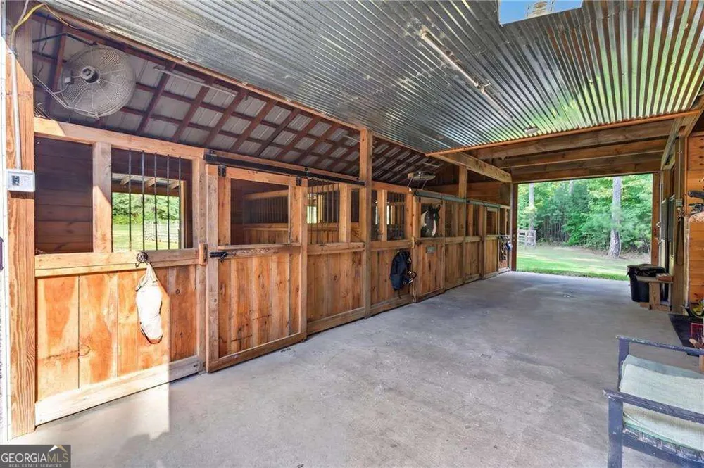 456 E Valley RD NE Rydal, GA 30171