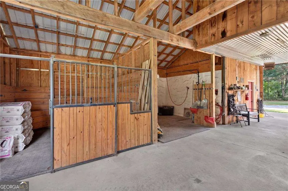 456 E Valley RD NE Rydal, GA 30171