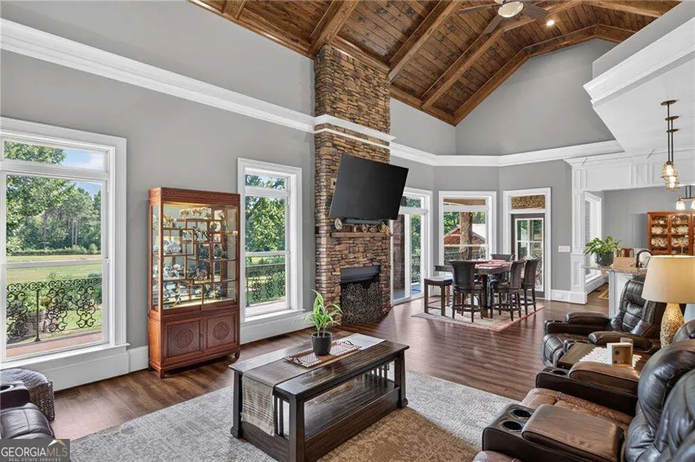 456 E Valley RD NE Rydal, GA 30171