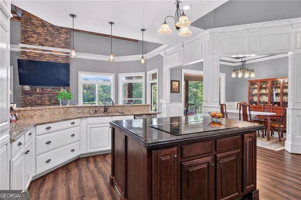 456 E Valley RD NE Rydal, GA 30171