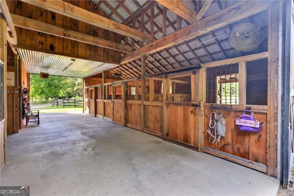 456 E Valley RD NE Rydal, GA 30171