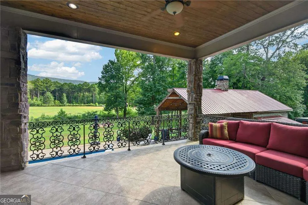 456 E Valley RD NE Rydal, GA 30171