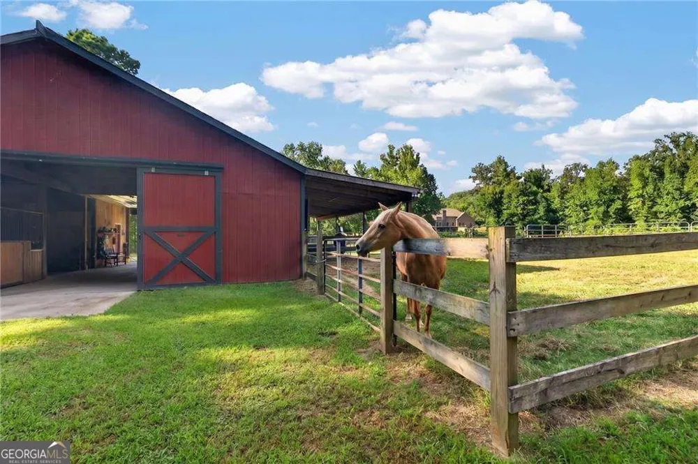 456 E Valley RD NE Rydal, GA 30171
