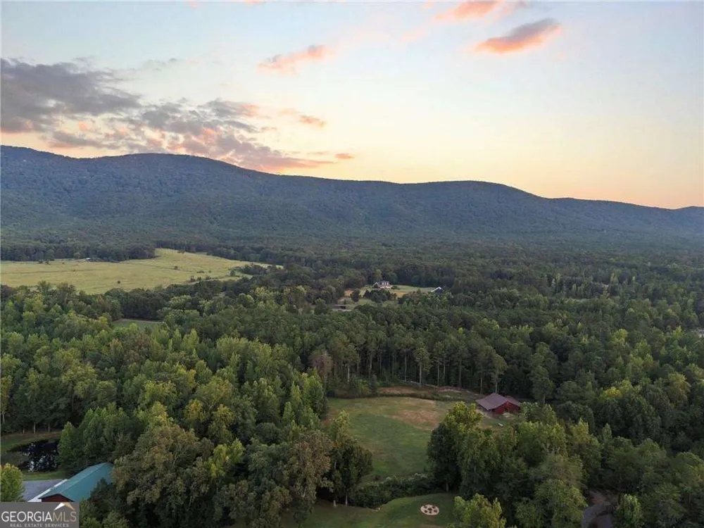 456 E Valley RD NE Rydal, GA 30171