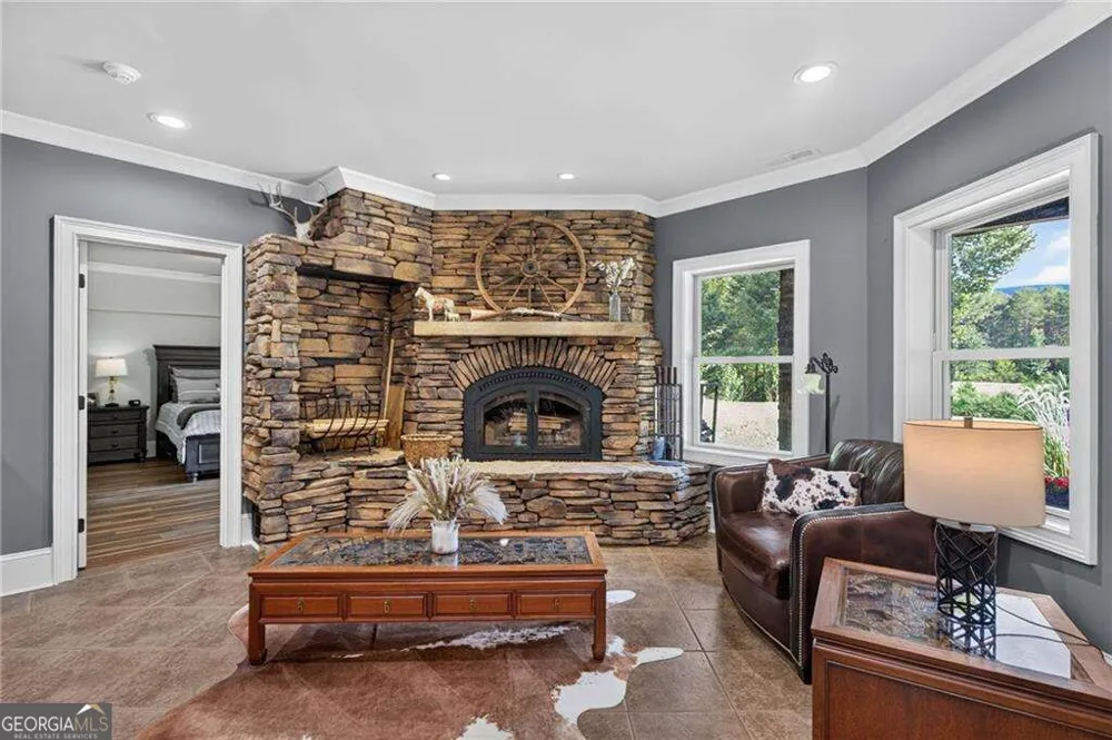 456 E Valley RD NE Rydal, GA 30171