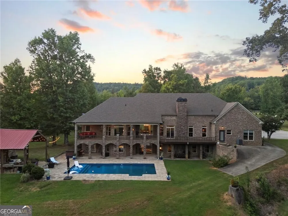 456 E Valley RD NE Rydal, GA 30171