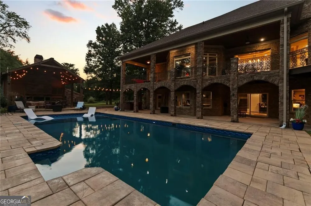 456 E Valley RD NE Rydal, GA 30171