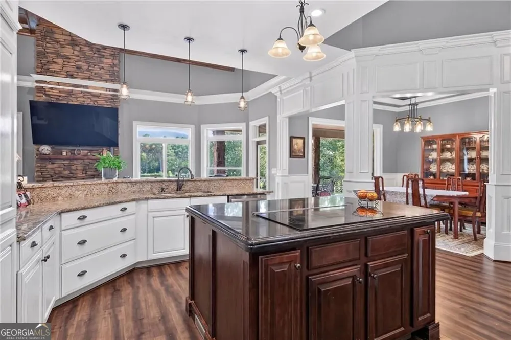 456 E Valley RD NE Rydal, GA 30171