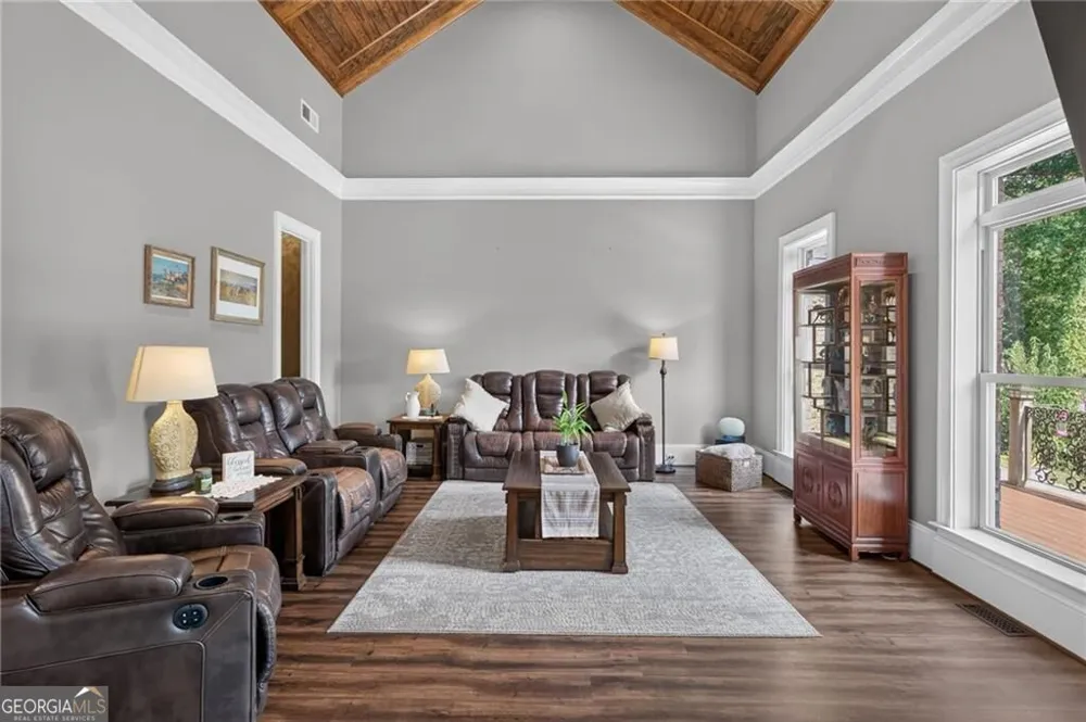 456 E Valley RD NE Rydal, GA 30171
