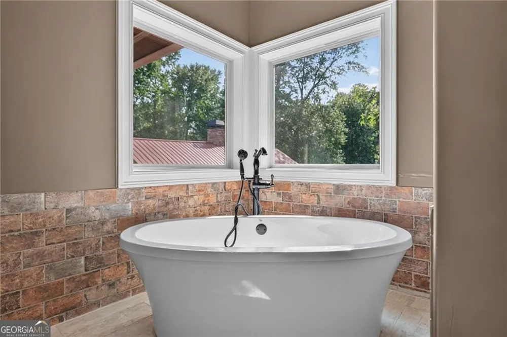 456 E Valley RD NE Rydal, GA 30171