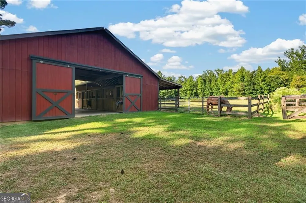 456 E Valley RD NE Rydal, GA 30171