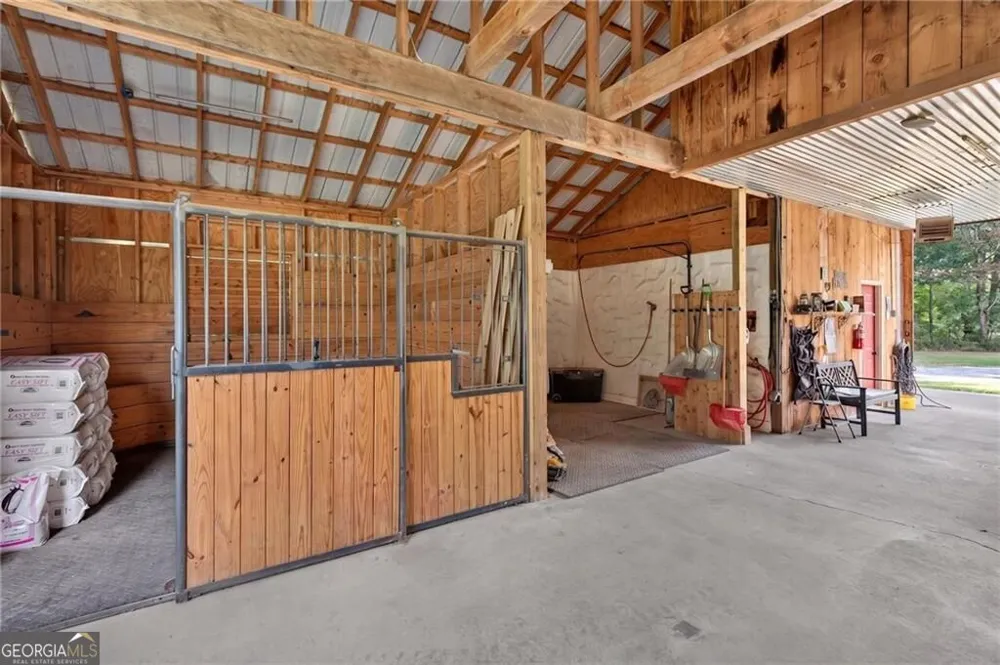 456 E Valley RD NE Rydal, GA 30171