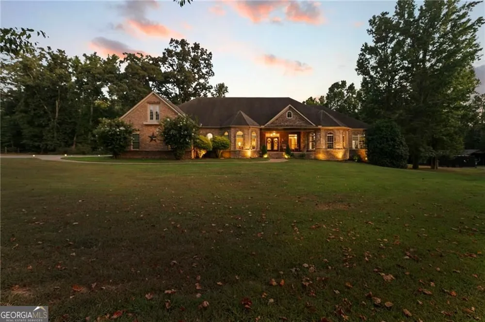 456 E Valley RD NE Rydal, GA 30171