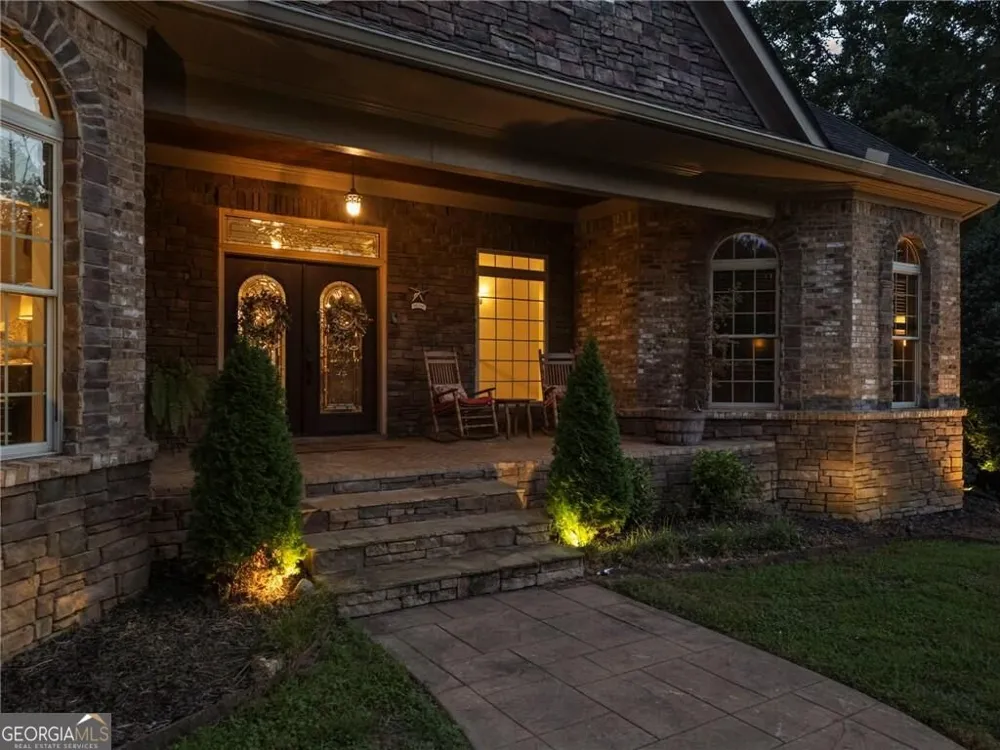 456 E Valley RD NE Rydal, GA 30171