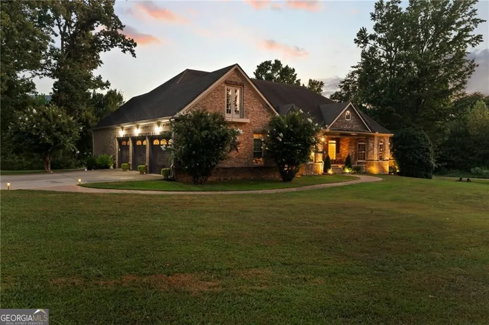 456 E Valley RD NE Rydal, GA 30171