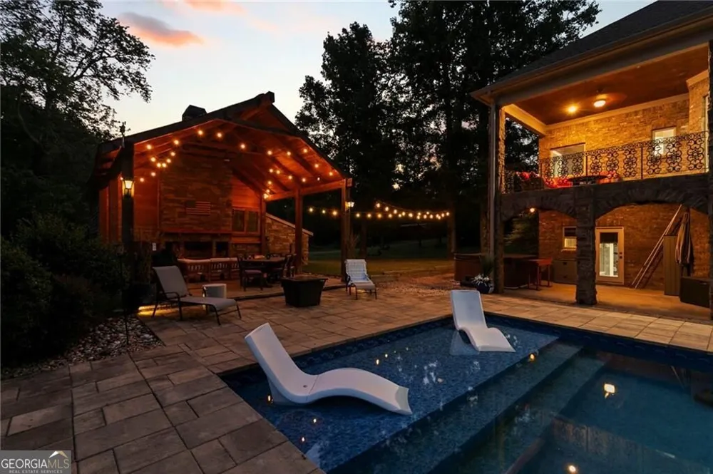 456 E Valley RD NE Rydal, GA 30171