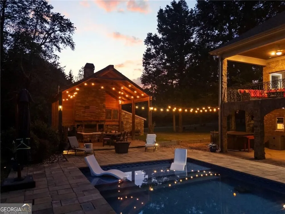 456 E Valley RD NE Rydal, GA 30171