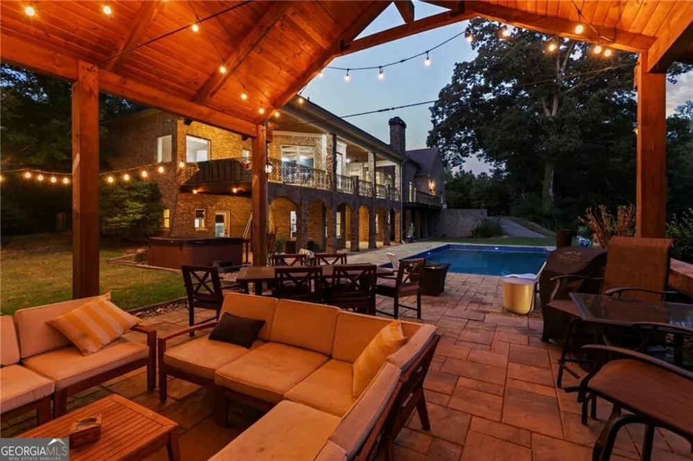 456 E Valley RD NE Rydal, GA 30171