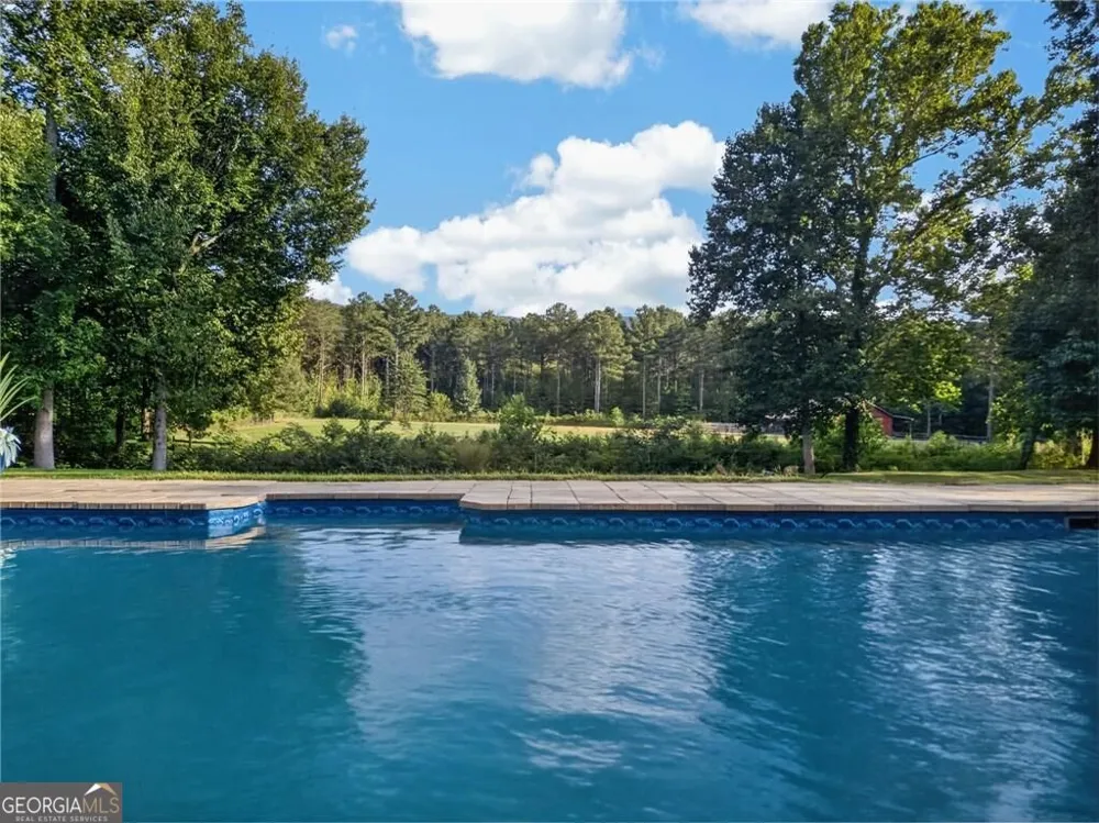 456 E Valley RD NE Rydal, GA 30171