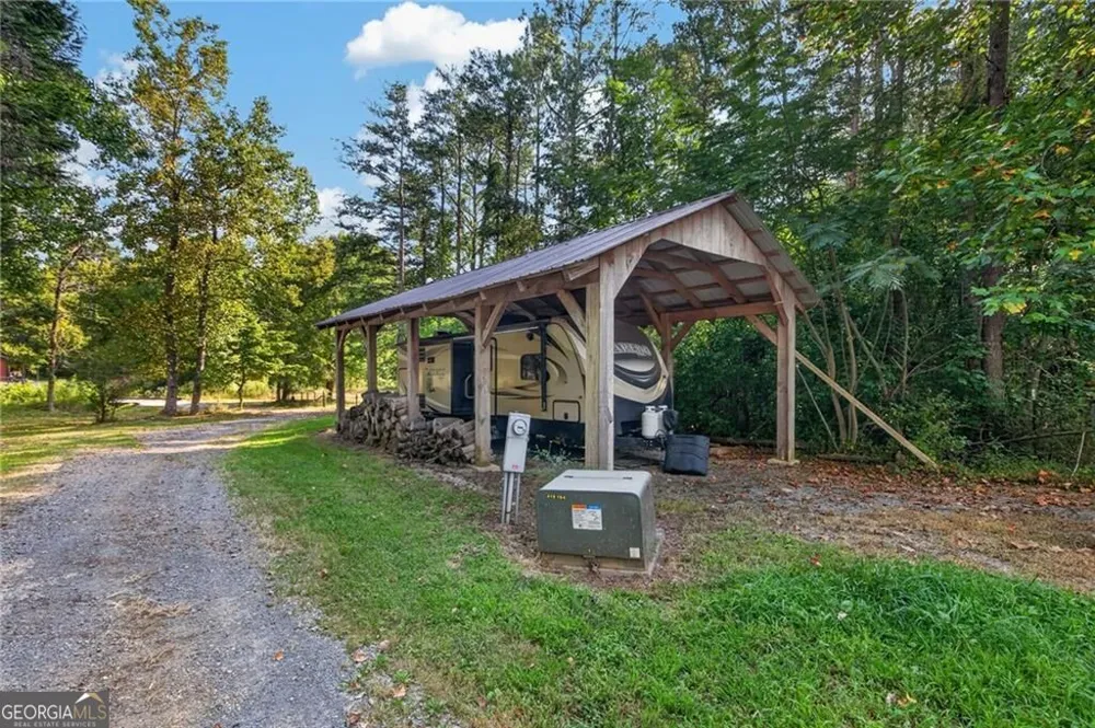 456 E Valley RD NE Rydal, GA 30171