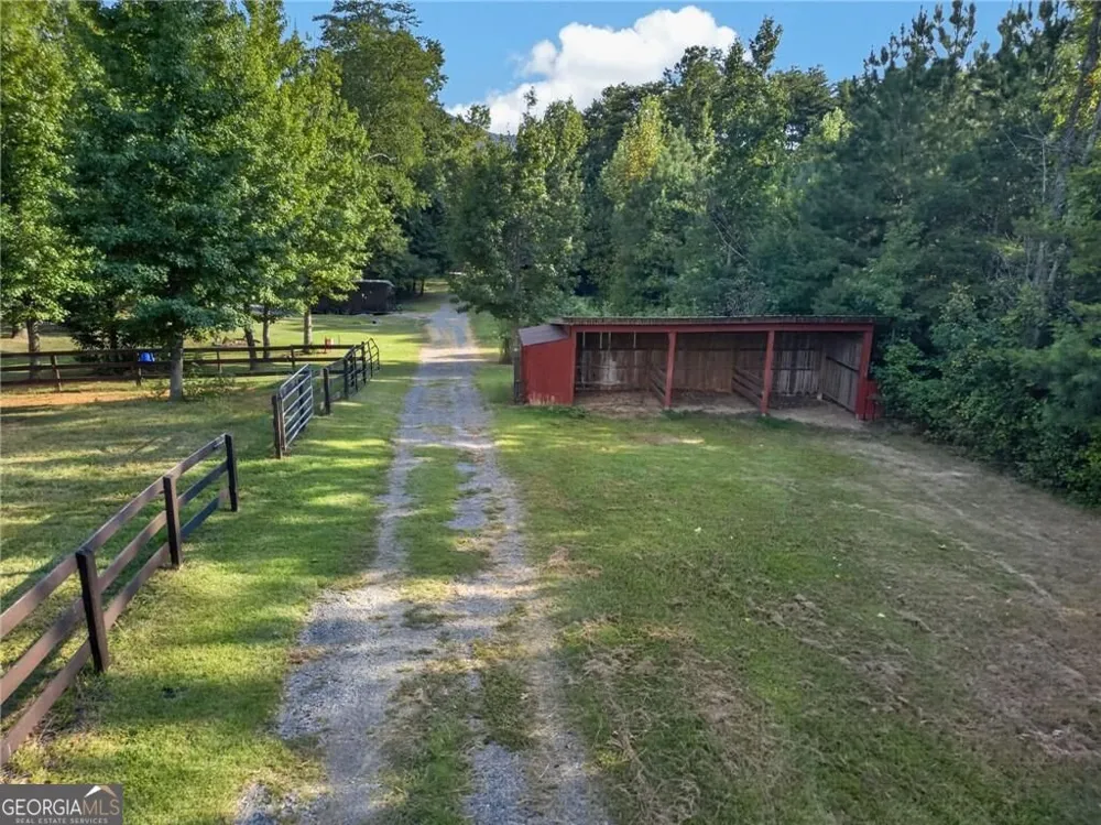 456 E Valley RD NE Rydal, GA 30171