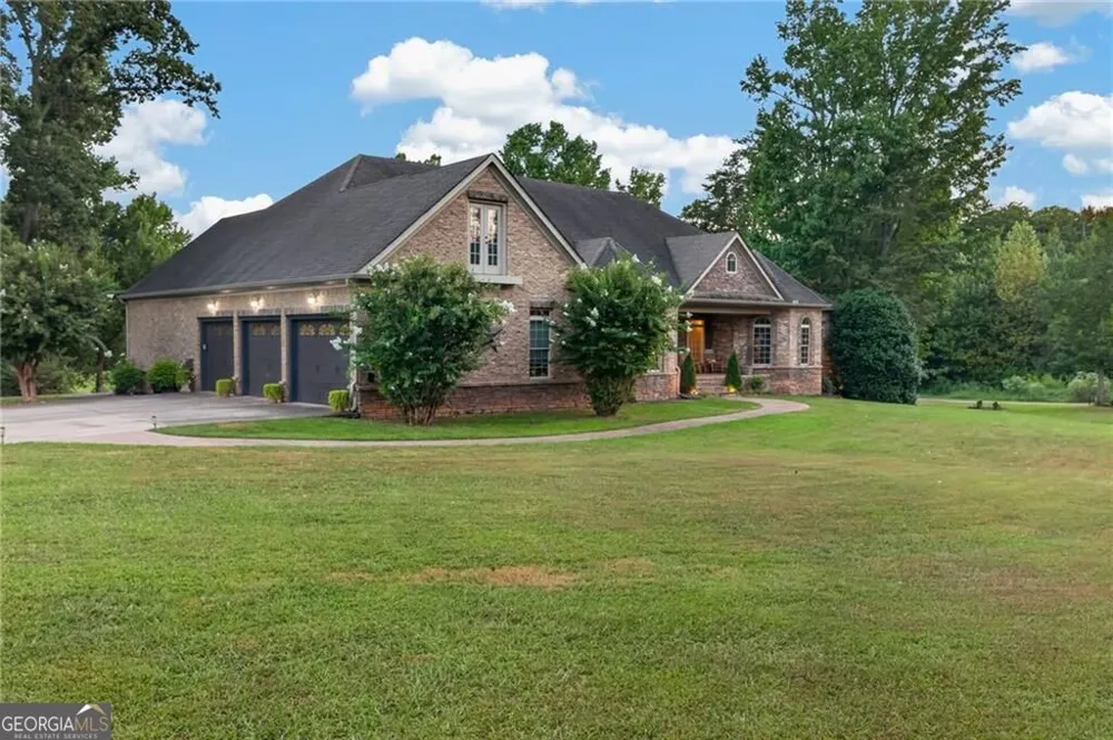 456 E Valley RD NE Rydal, GA 30171