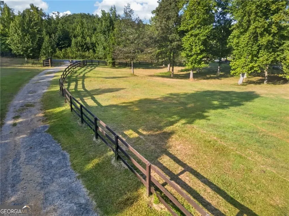 456 E Valley RD NE Rydal, GA 30171