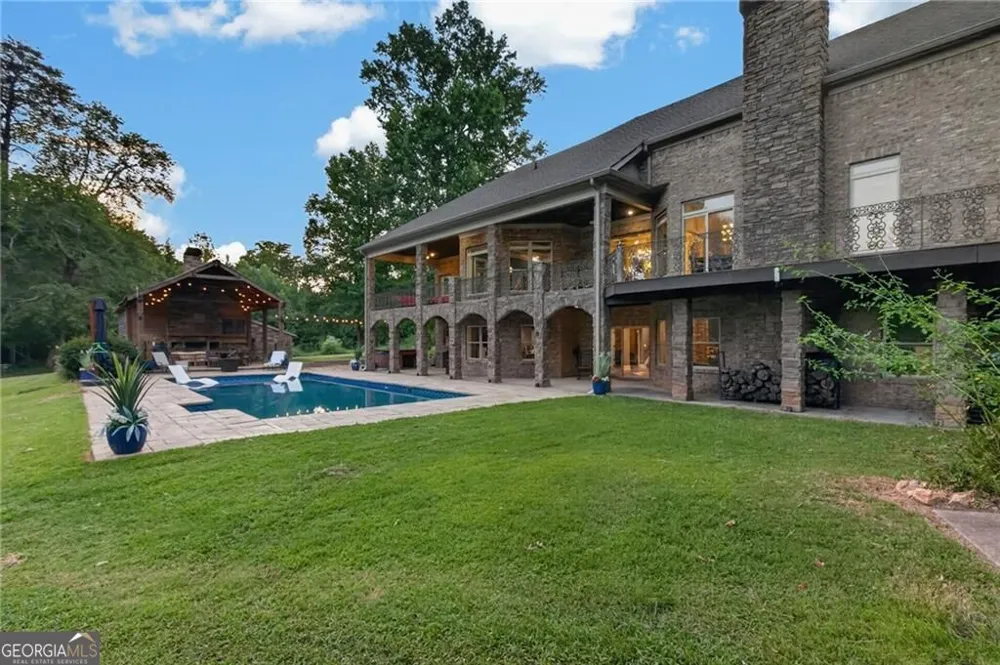 456 E Valley RD NE Rydal, GA 30171