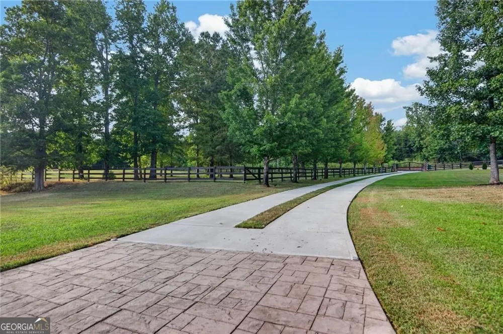456 E Valley RD NE Rydal, GA 30171