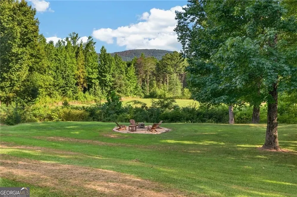 456 E Valley RD NE Rydal, GA 30171