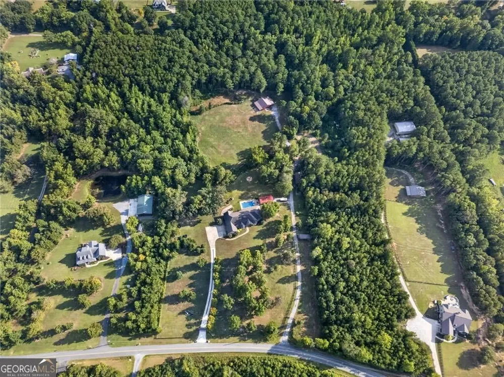 456 E Valley RD NE Rydal, GA 30171