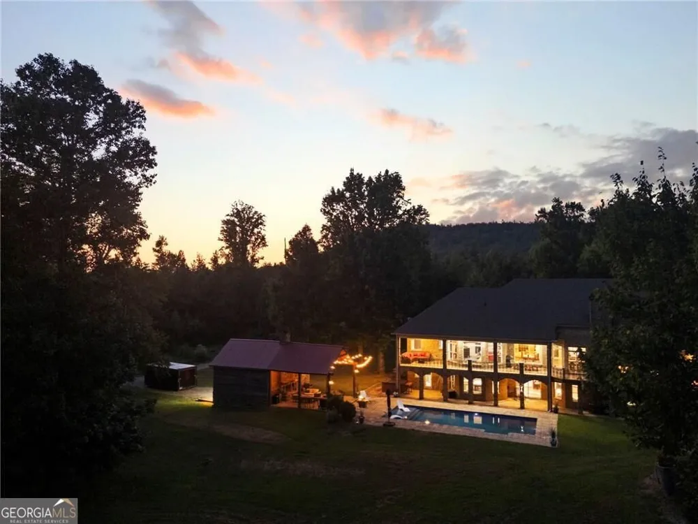 456 E Valley RD NE Rydal, GA 30171