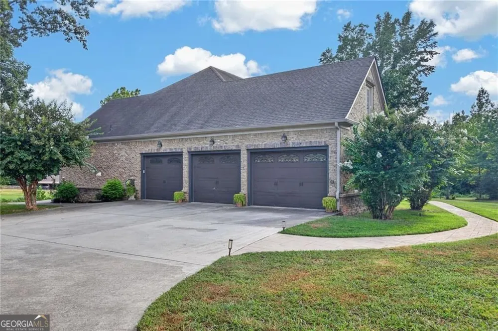 456 E Valley RD NE Rydal, GA 30171