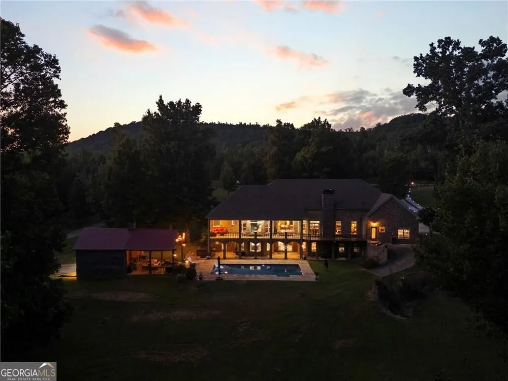 456 E Valley RD NE Rydal, GA 30171