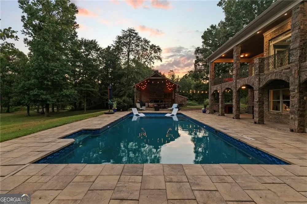 456 E Valley RD NE Rydal, GA 30171