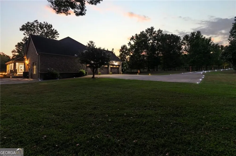 456 E Valley RD NE Rydal, GA 30171