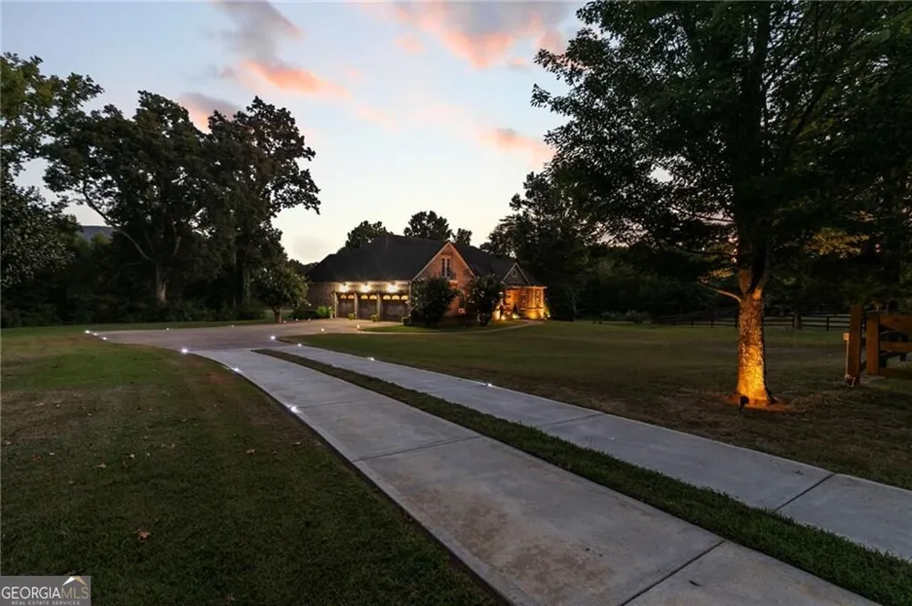 456 E Valley RD NE Rydal, GA 30171