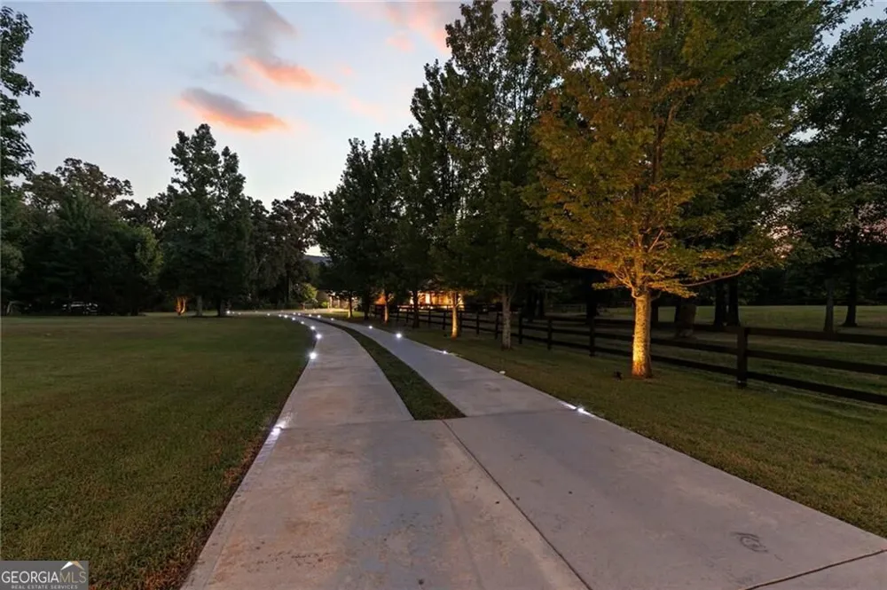 456 E Valley RD NE Rydal, GA 30171