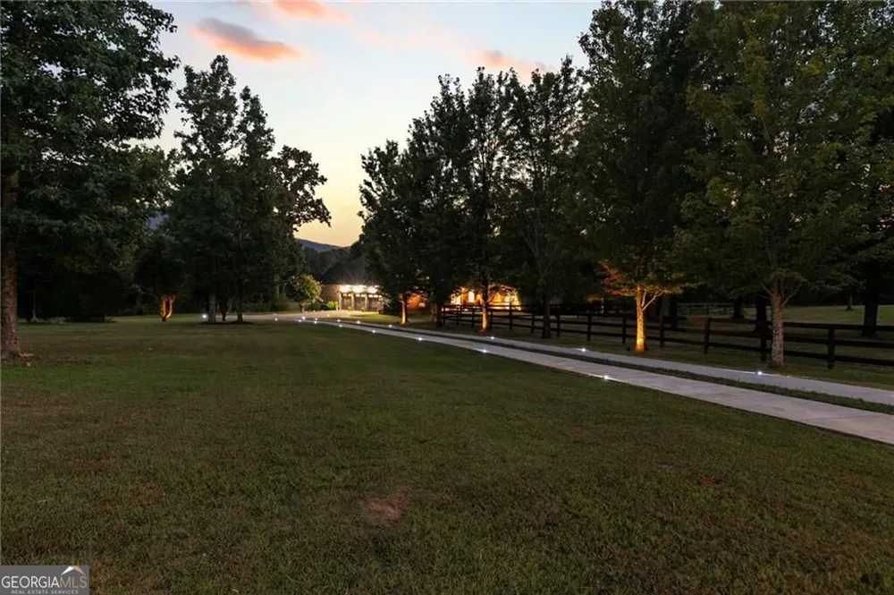 456 E Valley RD NE Rydal, GA 30171