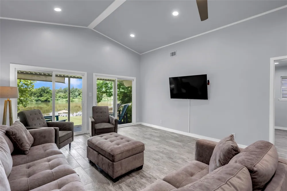 4718 River Oaks Drive Kingsland, TX 78639