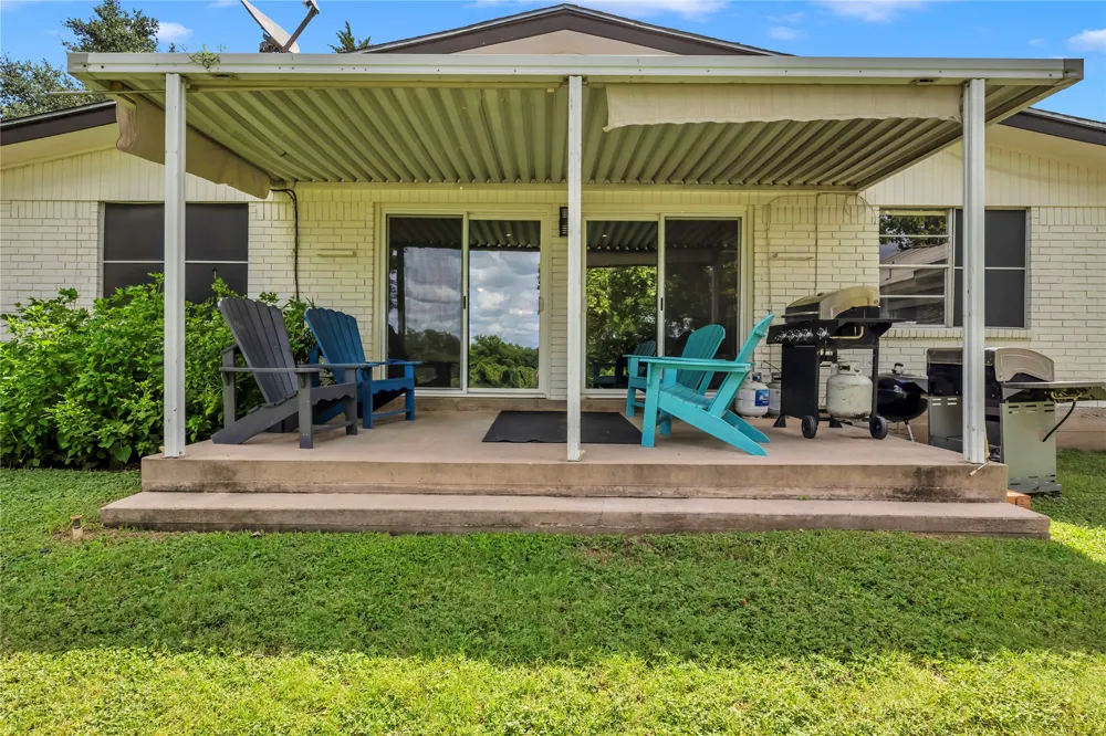 4718 River Oaks Drive Kingsland, TX 78639