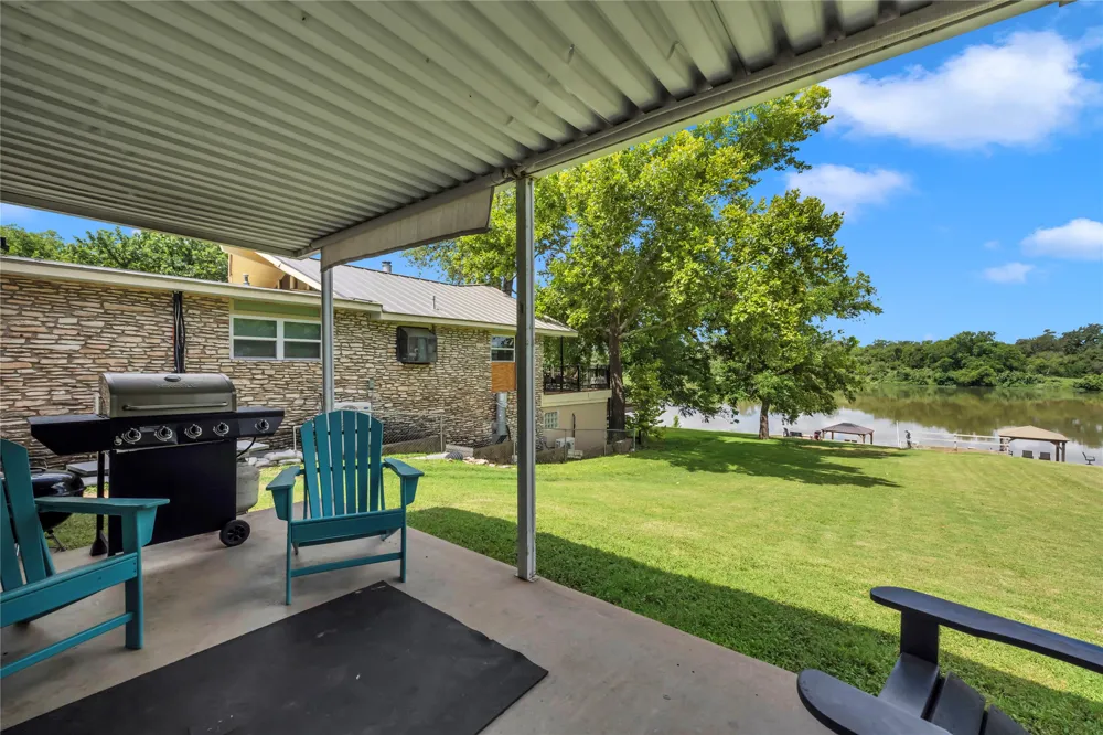 4718 River Oaks Drive Kingsland, TX 78639